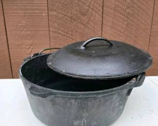 226 lodgecastirondutchovenwithlid