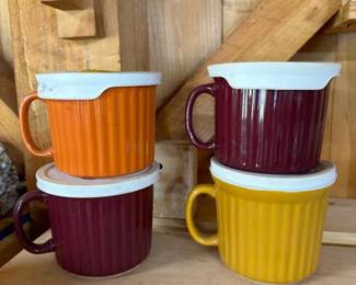 271 stonewarestoragemugswithlidsribbed