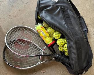 057 wilsontennisracketsbagandtennisbal