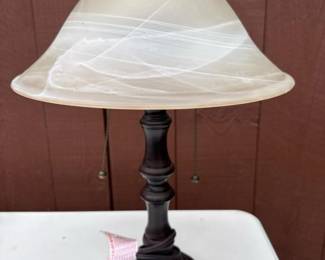 120 transitionalstyleglassshadetablelam