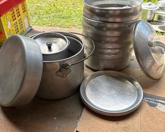 356 vintagealuminumcampingmesskitsandt