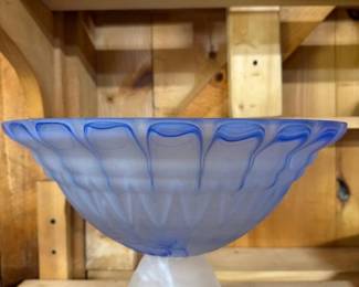 257 largefrostedblueartglasspedestalbo