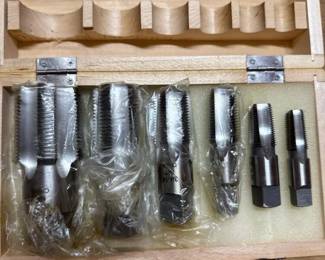 134 tapsetinwoodencase