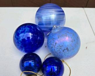 019 blueglasschristmasornamentsassortmen