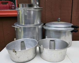 237 assortedaluminumstockpotscakepansa