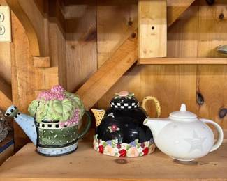266 threedecorativeteapots