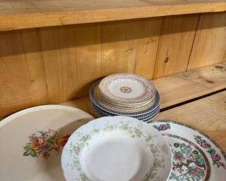 318 assortedvintagedecorativeplates