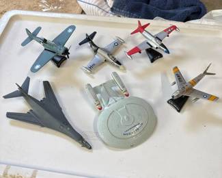 087 assorteddiecastaircraftandstartrek