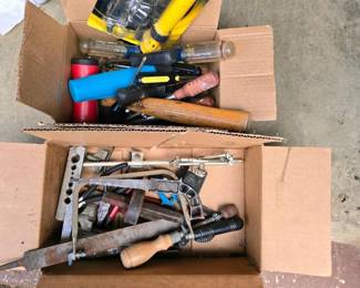 246 mixedhandtoolsandhardwareaccessorie