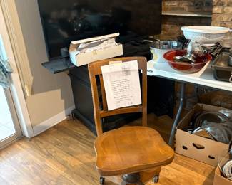 TV, Vintage office chair