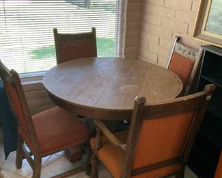 Round table with 4 chairs 45x30