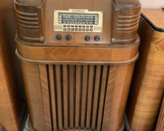 Philco Model 1940s 41x26x12
