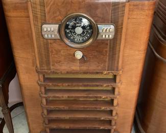 Zenith model 1940s 42x29x14
