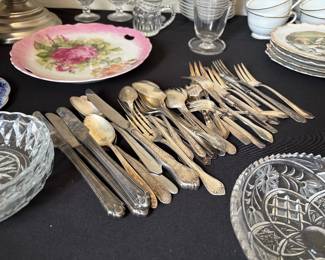 Mixed flatware