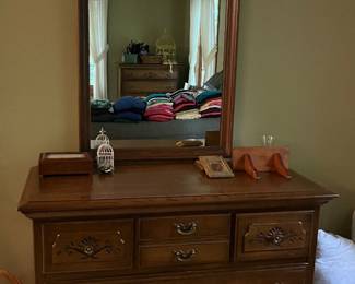 Vintage dresser and mirror Penn Colony collection by Broyhill Premier, early American or colonial style.