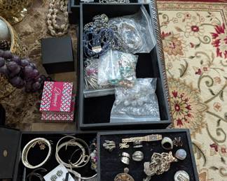 More detailed costume jewelry pictures coming soon!