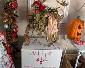 Pair of lighted reindeer 