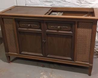 Vintage Magnavox Record Player
