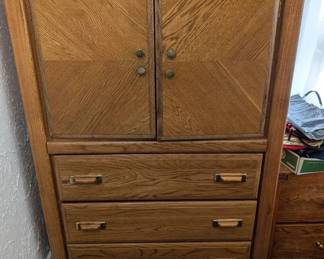 Wardrobe cabinet