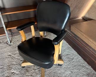 #25 - $300 - Vintage executive swivel desk office chair-classic mid century