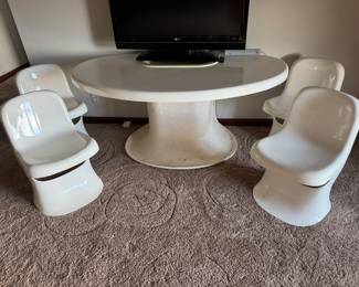 #28 - $3,600 - Saporiti Italia space age Jarama pedestal table 62Lx37Wx29H designed by Alberto Rosselli in 1969 with 4 matching chairs 17Wx18Dx27 1/2T - The Jarama desk and table system was designed in 1969 by Italian architect Alberto Roselli and designer for the luxury Italian manufacturer Saporiti Italia-It is a celebratic icon of futuristic Space Age and all plastic fiberglass - 