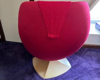 #17 - $500 - 1 vintage Brio "the egg" swivel in red manufactured by Fritz Hansen from late 1960's - 28Wx38Tx20D - damaged to upholstery. 