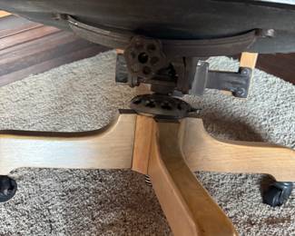 #25 - $300 - Vintage executive swivel desk office chair-classic mid century
