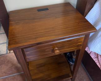 #44 - $160 - 2 night stands tables 17Wx14Dx25T with one drawer
