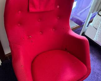 #17 - $500 - 1 vintage Brio "the egg" swivel in red manufactured by Fritz Hansen from late 1960's - 28Wx38Tx20D - damaged to upholstery. 