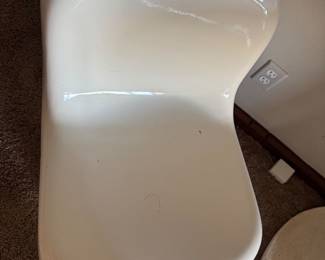 #28 - $3,600 - Saporiti Italia space age Jarama pedestal table 62Lx37Wx29H designed by Alberto Rosselli in 1969 with 4 matching chairs 17Wx18Dx27 1/2T - The Jarama desk and table system was designed in 1969 by Italian architect Alberto Roselli and designer for the luxury Italian manufacturer Saporiti Italia-It is a celebratic icon of futuristic Space Age and all plastic fiberglass - 