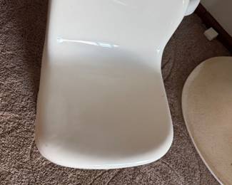 #28 - $3,600 - Saporiti Italia space age Jarama pedestal table 62Lx37Wx29H designed by Alberto Rosselli in 1969 with 4 matching chairs 17Wx18Dx27 1/2T - The Jarama desk and table system was designed in 1969 by Italian architect Alberto Roselli and designer for the luxury Italian manufacturer Saporiti Italia-It is a celebratic icon of futuristic Space Age and all plastic fiberglass - 