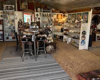 0609 Easy Street Vintiques