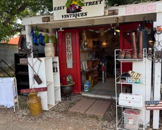0601 Easy Street Vintiques
