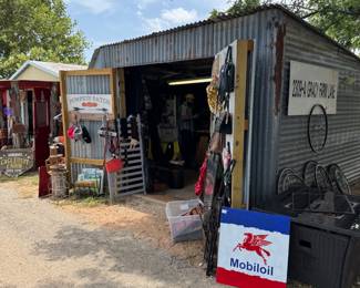 0606 Easy Street Vintiques