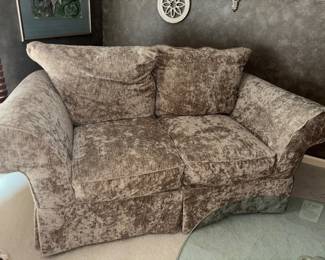 NICE LOVESEAT