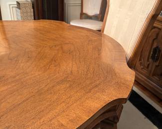 DINING TABLE & CHAIRS