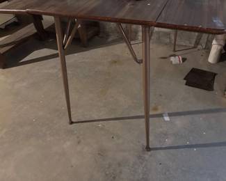 DROPLEAF TABLE