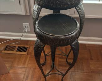 NESTING TABLES