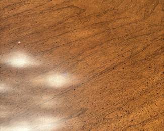 SURFACE OF TABLE HAS PADS