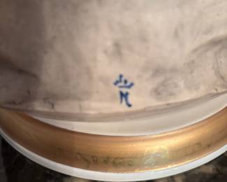 MARKING ON URN