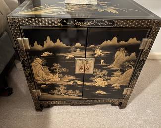 PAIR OF NIGHTSTANDS