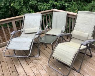 Outdoor Lounge Chairs And Side Table
