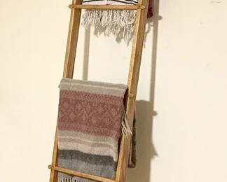 Free Standing Blanket Ladder