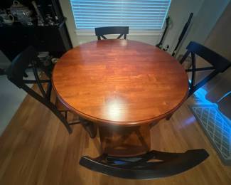 Round dining table - seats 4