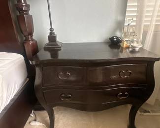 Nightstands & table lamps