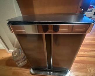 Trash/Recycling bin