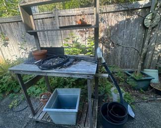Outdoor gardening workstation