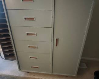 Storage cabinet