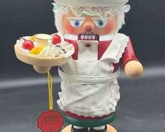 Steinbach Präsent Handmade in Germany Mrs. Clause Troll Nutcracker (Model S1528)