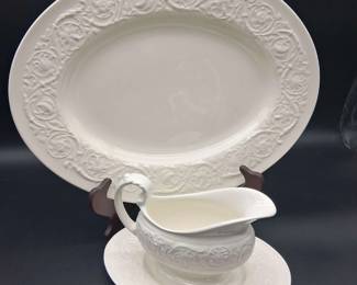 Wedgewood Patrician Queens Ware 16in Platter And Sauceboat Fixed Stand
